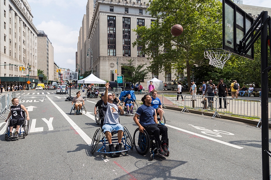 People playing basketball wheelchair